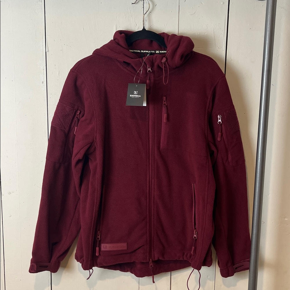 Baerskin men’s Burgundy  Hooded Fleece size M Jacket.